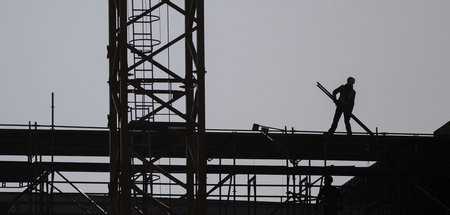 Gefährlicher Arbeitsplatz: Gerüstbau in Berlin (22.2.2021) Gefährlicher Arbeitsplatz: Gerüstbau in Berlin (22.2.2021)
