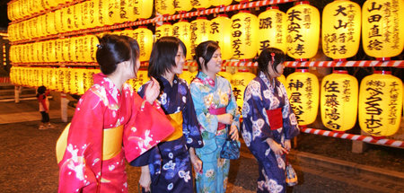 Kollektiver Wahn: Jugendliche am nationalistischen Yasukuni-Schr...