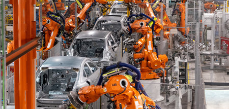 Auch bei BMW wurde Kurzarbeitergeld bezogen (Roboter im Stammwer...