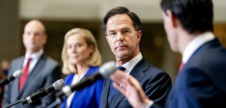 Geeinigt: Die Fraktionsvorsitzenden der vier Parteien stellen am... Geeinigt: Die Fraktionsvorsitzenden der vier Parteien stellen am...
