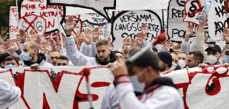 Auch Fußballfans – hier des 1. FC Köln – beteiligen sich an den ... Auch Fußballfans – hier des 1. FC Köln – beteiligen sich an den ...