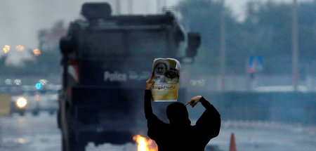 Protest gegen das Königshaus mit einem Foto des oppositionellen ... Protest gegen das Königshaus mit einem Foto des oppositionellen ...