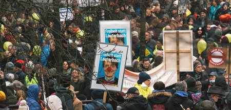 Protest von Impfgegnern am Sonnabend in Düsseldorf Protest von Impfgegnern am Sonnabend in Düsseldorf