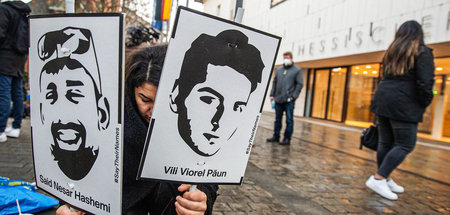 Mahnwache der »Initiative 19. Februar« vor dem Hessischen Landta...