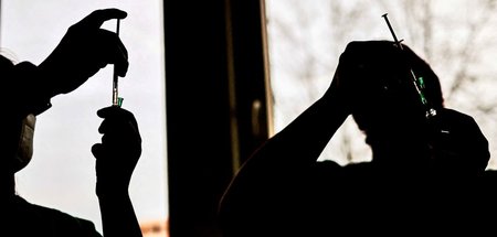 Am Drücker: Impfzentren und Arztpraxen arbeiten unter Hochdruck ...