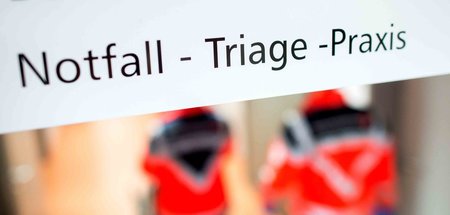 Hinweisschild in einer Klinik in Niedersachsen (27.3.20218)