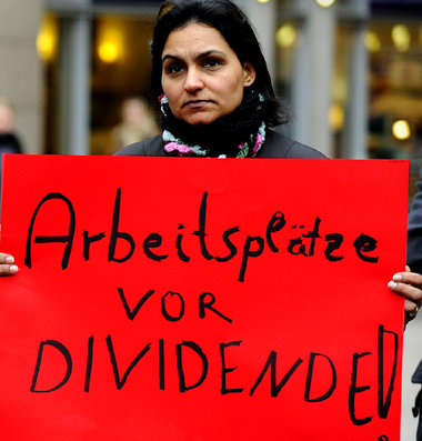 Konkrete Sorgen: Angestellte der HSH.Nordbank protestieren am ... Konkrete Sorgen: Angestellte der HSH.Nordbank protestieren am ...