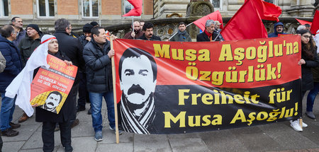 Hamburg: Unterstützerinnen und Unterstützer des Gefangenen Musa ...
