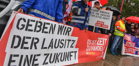 Nicht erst seit gestern: Demonstration von Bergleuten in Südbran... Nicht erst seit gestern: Demonstration von Bergleuten in Südbran...