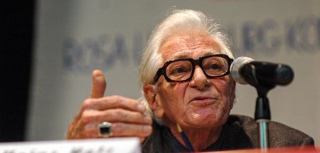 Nie um ein Argument verlegen: Hans Heinz Holz auf der XIII. Rosa...