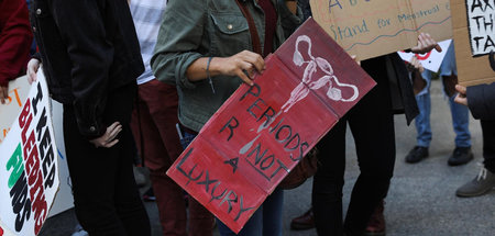 »Kein Luxus«: Protest in den USA gegen die Besteuerung von Menst...