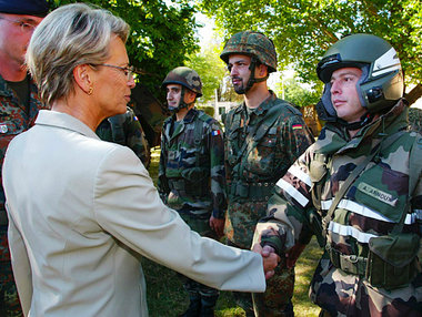 Für eigenständige Kampfeinsätze der EU: Die französische Wehrmin...