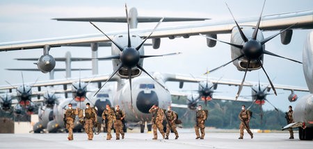 Wie hältst Du es mit der »Evakuierungsmission« der Bundeswehr in...