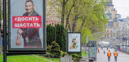 »Wen hatten denn bloß die wirren Deutschen in der Ukraine?« »Kli... »Wen hatten denn bloß die wirren Deutschen in der Ukraine?« »Kli...