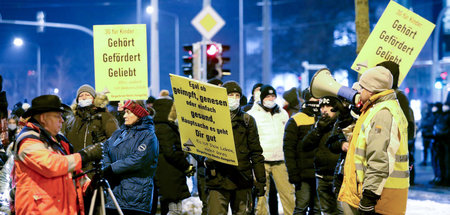 Rostock: Wöchentlich demonstrieren Gegnerinnen und Gegner der Ma