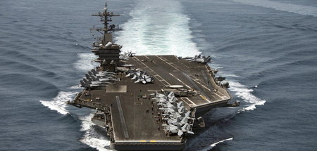 Der Flugzeugträger »USS Theodore Roosevelt« im Arabischen Meer (...