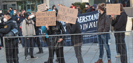 »Wer mit Nazis marschiert, hat nichts kapiert« – antifaschistisc...
