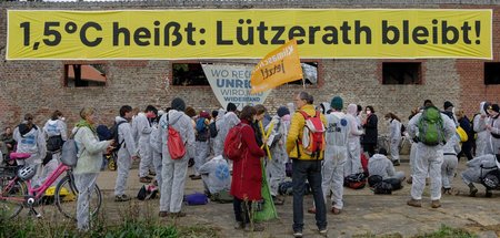Eines der letzten: Teilnehmer einer Protestdemonstration vor ein... Eines der letzten: Teilnehmer einer Protestdemonstration vor ein...