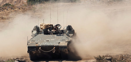 Ein israelischer Panzerwagen auf den besetzten Golanhöhen (3.8.2...