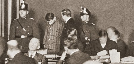 Kopf immer gesenkt: Marinus van der Lubbe im Herbst 1933 vor dem...