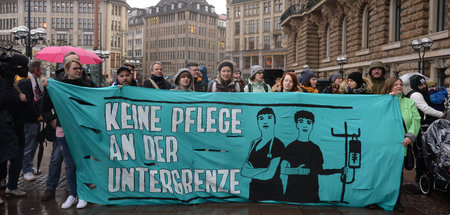 Pflegekräfte wollen die Gefährdung der Patienten aufgrund von Pe... Pflegekräfte wollen die Gefährdung der Patienten aufgrund von Pe...