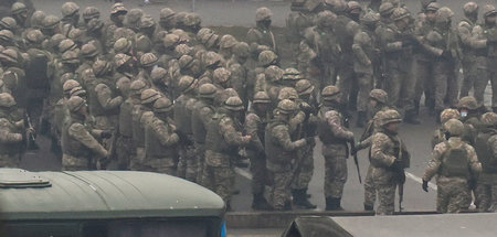 Truppen der »Antiterroroperation« am Donnerstag in Alamaty