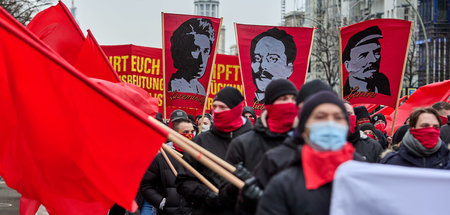 Die LL-Demonstration auf dem Weg zur Gedenkstätte Friedrichsfeld...