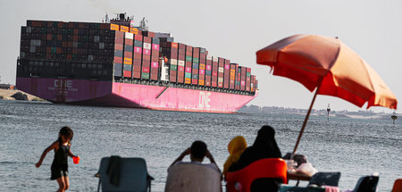 »Emissionen machen nicht vor Grenzen halt« (Containerschiff im S... »Emissionen machen nicht vor Grenzen halt« (Containerschiff im S...