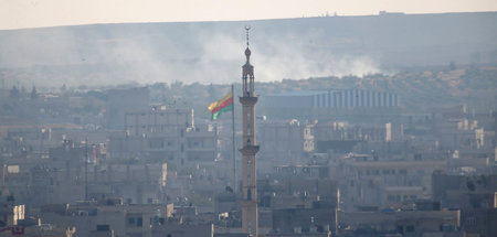 Blick auf Kobani, die Stadt, die im Kampf gegen den IS Geschicht...