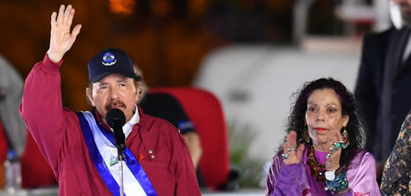 Präsident Ortega und Vizepräsidentin Murillo während der Vereidi...