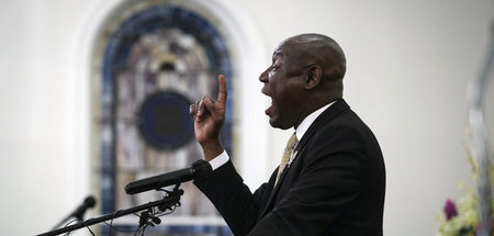 Menschenrechtsanwalt Benjamin Crump fordert in Fayetteville die