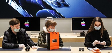Noch kaufen Russen gerne Apple-Geräte ein (Moskau, 23.10.2020)
