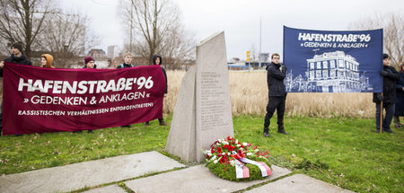 Gedenkkundgebung am Mahnmal für den Brandanschlag in der Lübecke...