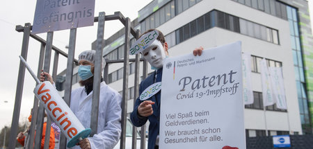Aktion für die Freigabe von Impfstoffpatenten vor der Biontech-Z