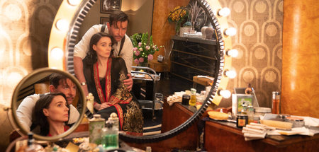 Neugierige Spiegel: Stan (Bradley Cooper), Molly (Rooney Mara) u... Neugierige Spiegel: Stan (Bradley Cooper), Molly (Rooney Mara) u...