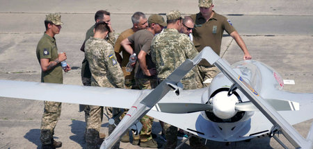 Militärmanöver der ukrainischen Armee mit türkischer »Bayraktar«... Militärmanöver der ukrainischen Armee mit türkischer »Bayraktar«...