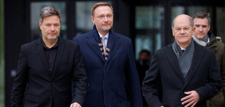 Kanzler Olaf Scholz, Finanzminister Christian Lindner und Wirtsc...