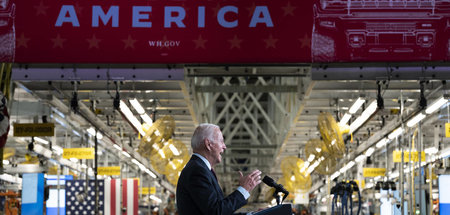 US-Präsident Biden verspricht, Investitionenen zum Wiederaufbau ...