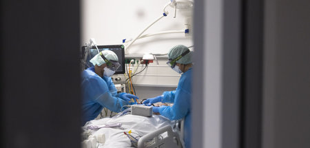 Etwa zehn Prozent der Klinikbeschäftigten mit direkten Patienten...
