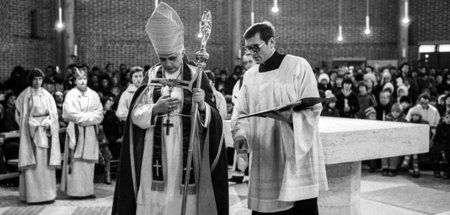 Der damalige Kardinal Joseph Ratzinger und spätere Papst Benedik...