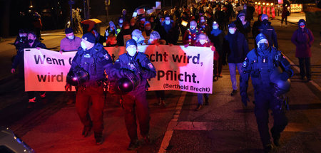 Missbrauch eines Bert-Brecht-Zitats auf Demonstration gegen die