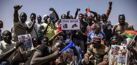 »Es lebe die MPSR«: In Ouagadougou versammeln sich am Dienstag U...