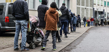 Kostenlose PCR-Tests sind schon jetzt Mangelware: Warteschlange ...