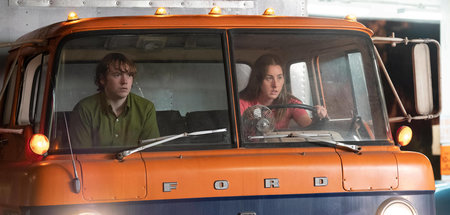 Alles ist nur ein Spiel: Alana Haim (r.) und Cooper Hoffman im L... Alles ist nur ein Spiel: Alana Haim (r.) und Cooper Hoffman im L...