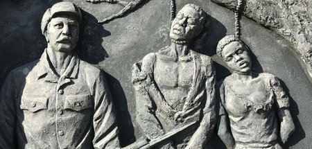 Denkmal zur Erinnerung an den von deutschen Kolonialtruppen bega... Denkmal zur Erinnerung an den von deutschen Kolonialtruppen bega...