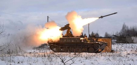 Bedrohungsszenario am Laufen halten: Ukrainische Militärübung mi... Bedrohungsszenario am Laufen halten: Ukrainische Militärübung mi...