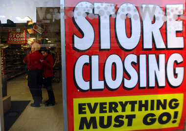 Woolworth-Filiale in London nach dem Crash am 17. Dezember:  »Ge...