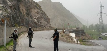 Kirgisische Einsatzkräfte an der Grenze zu Tadschikistan (30.4.2