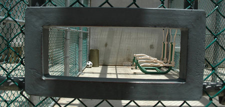 »Sportplatz« im Gefangenenlager Guantanamo (Guantánamo/Kuba, 23.... »Sportplatz« im Gefangenenlager Guantanamo (Guantánamo/Kuba, 23....
