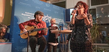 »Er hat nie gemeckert«, erzählte Monika Ehrhardt Lakomy (M.) übe...